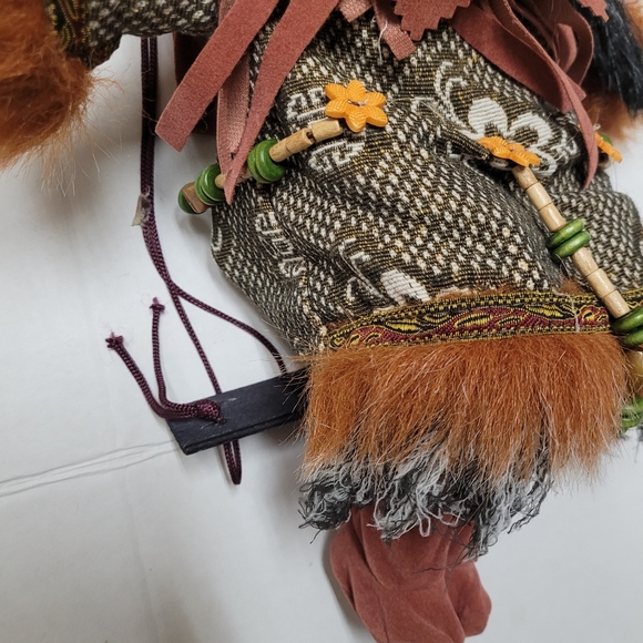 Cathay Collection Indian Porcelain Doll, sitting on a swing - Picture 5 of 7